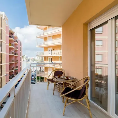 Bergantin Del Mar 아파트 *